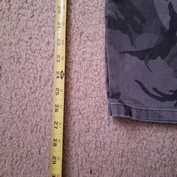 Lightly Used Men's Wrangler Grey Camo Tapered Cargo Pants - Picture 15 of 15